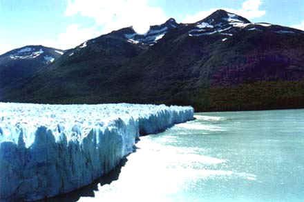 Glaciar P Moreno.jpg (24835 bytes)